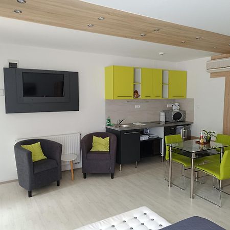 Ujhely Apartmanhaz Siófok Exterior foto
