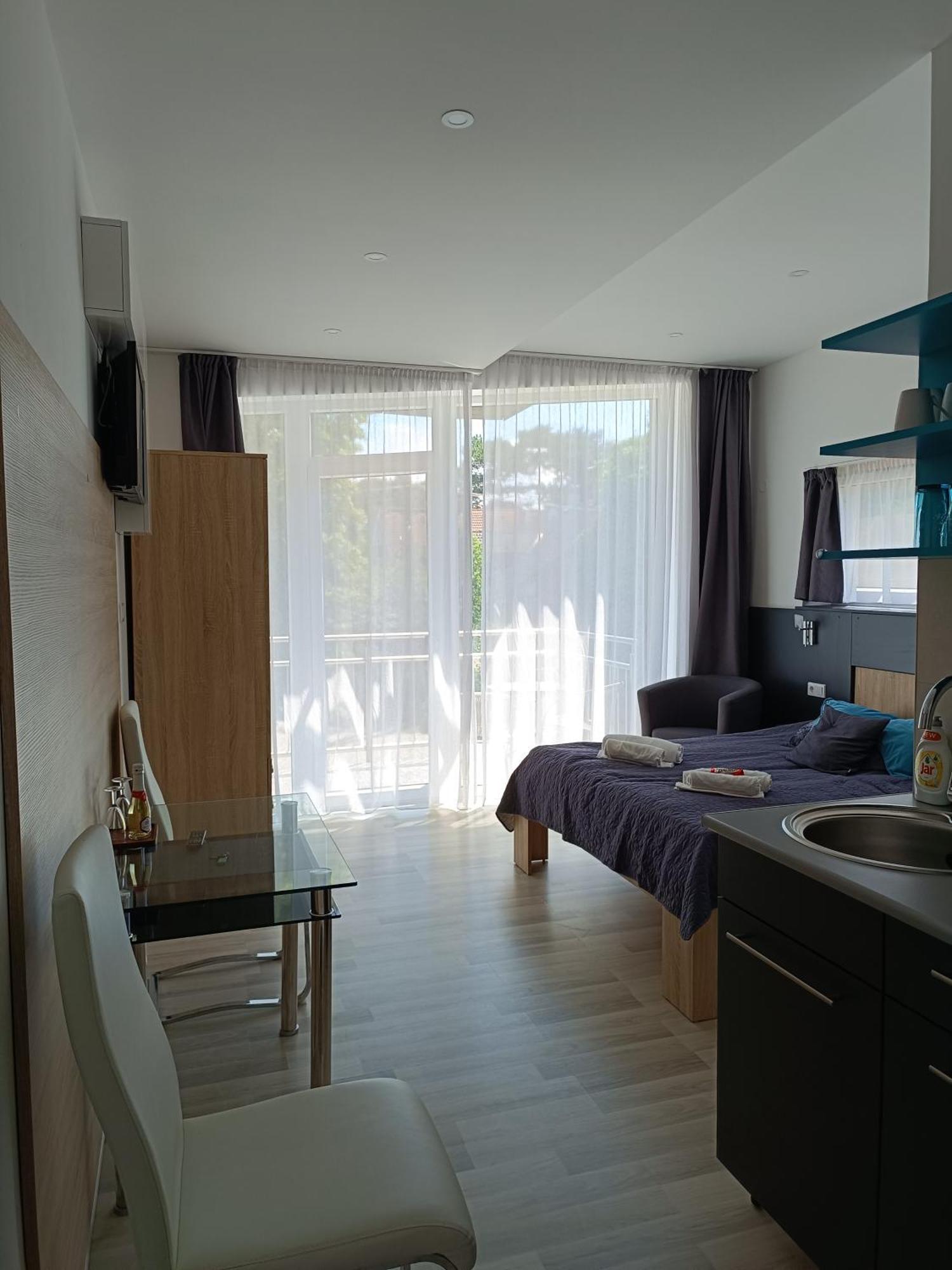 Ujhely Apartmanhaz Siófok Exterior foto