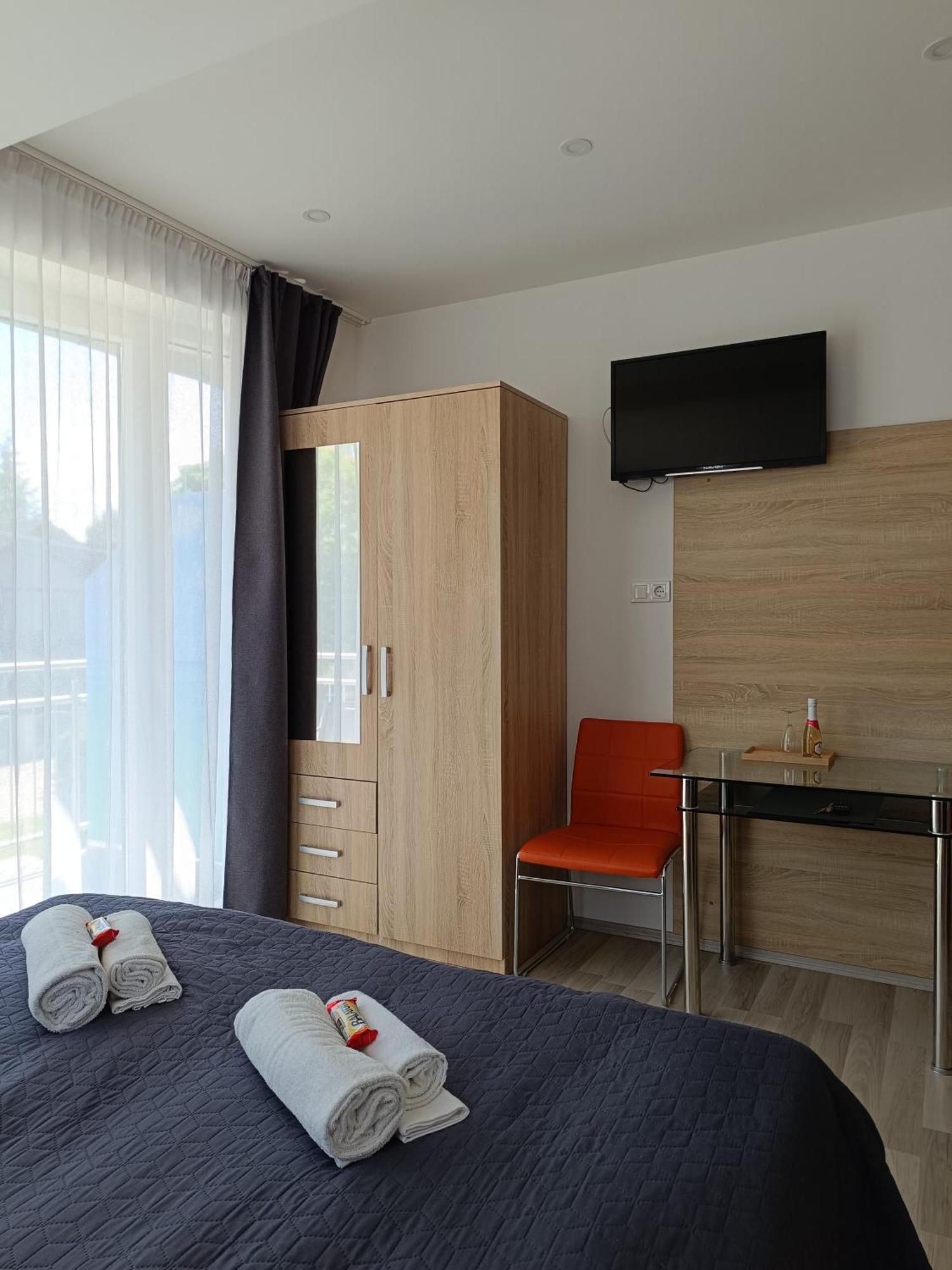 Ujhely Apartmanhaz Siófok Exterior foto