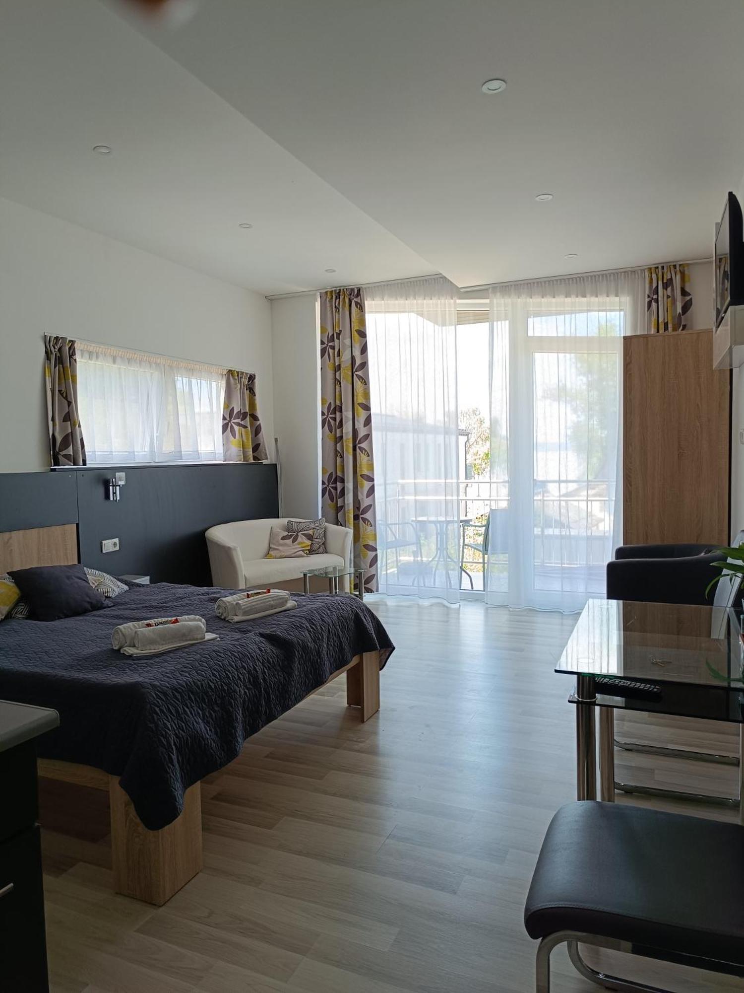 Ujhely Apartmanhaz Siófok Exterior foto
