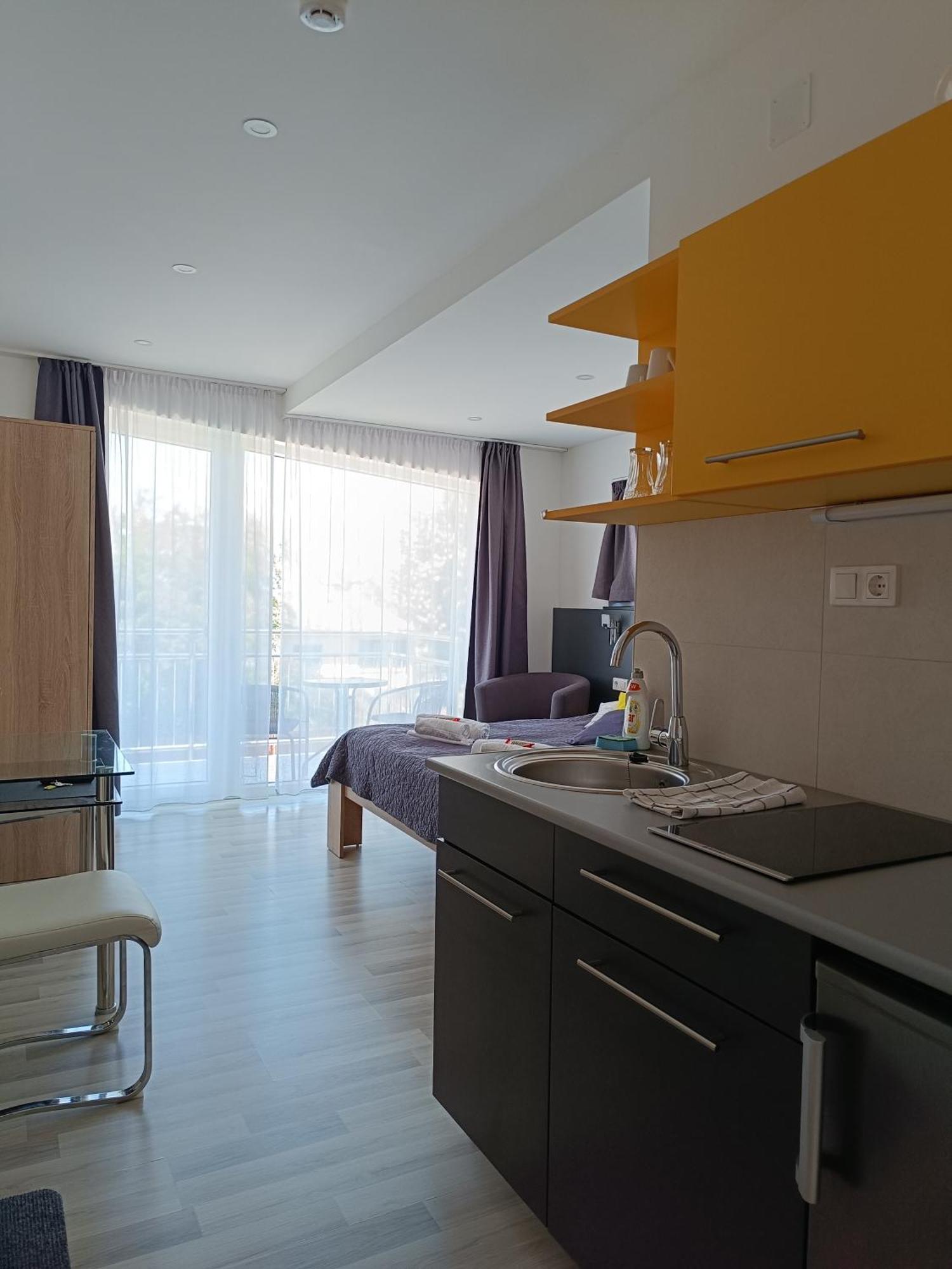 Ujhely Apartmanhaz Siófok Exterior foto