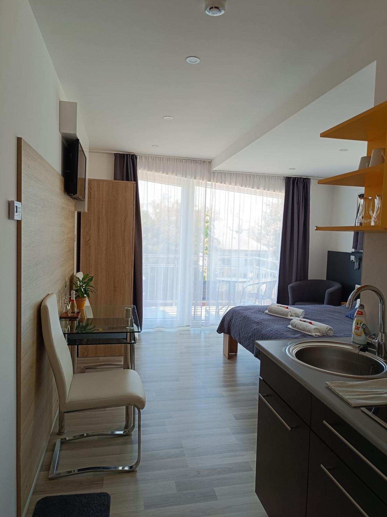 Ujhely Apartmanhaz Siófok Exterior foto