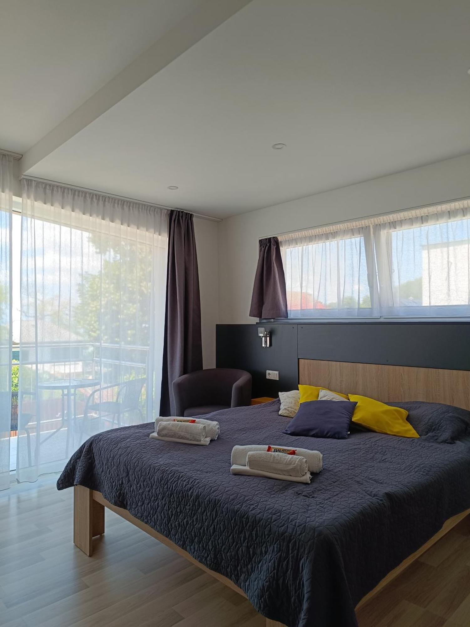 Ujhely Apartmanhaz Siófok Exterior foto
