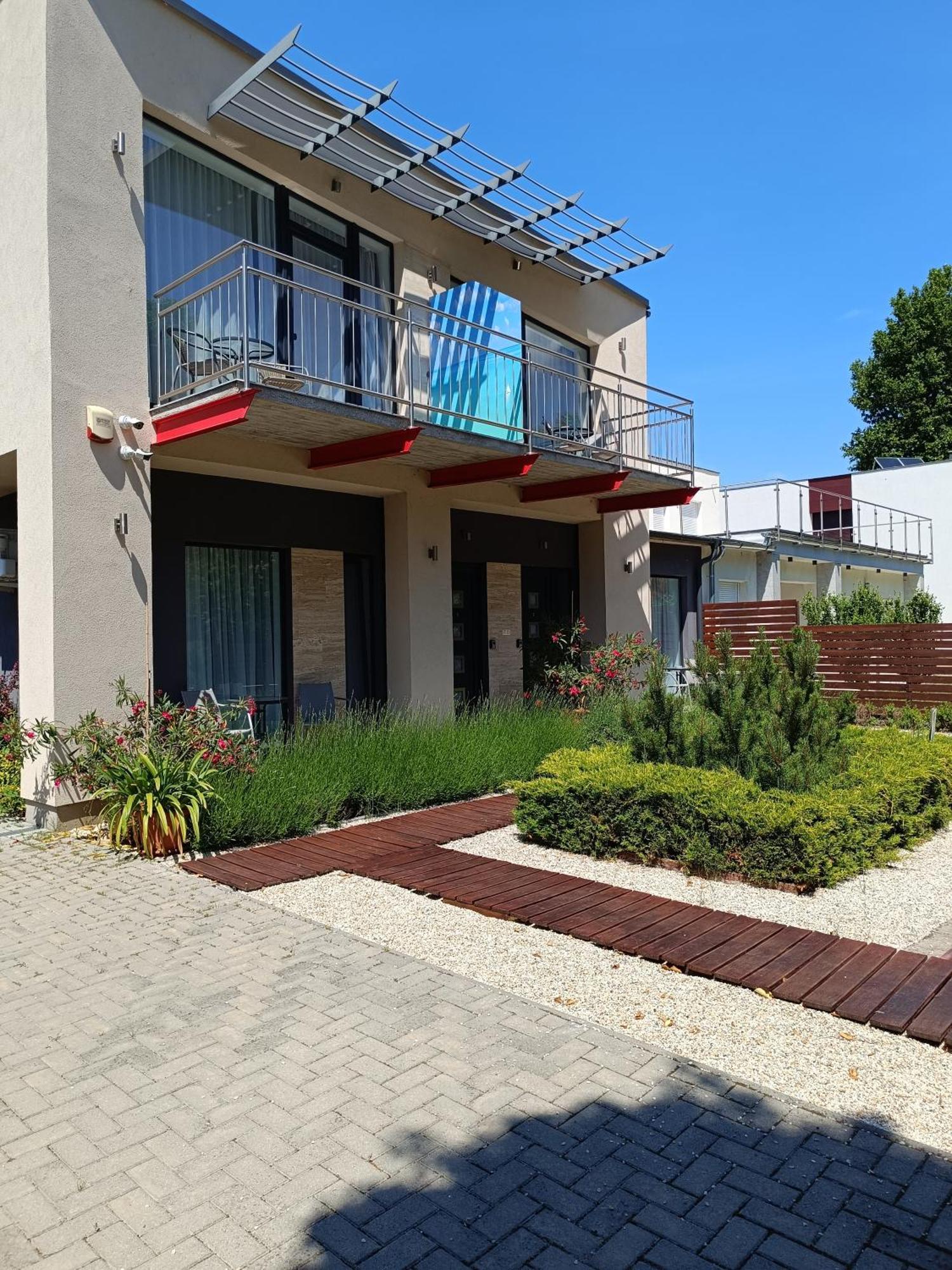 Ujhely Apartmanhaz Siófok Exterior foto